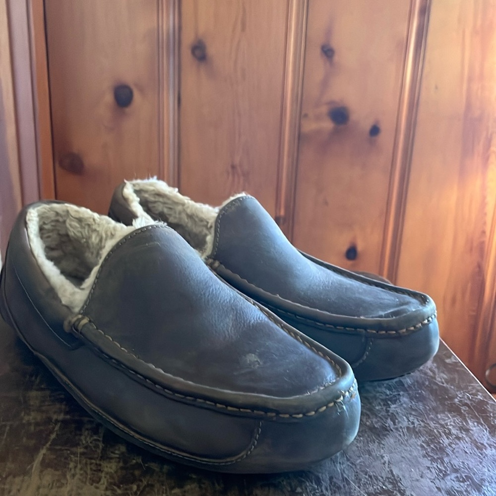 UGG- Ascot Men’s slippers tan